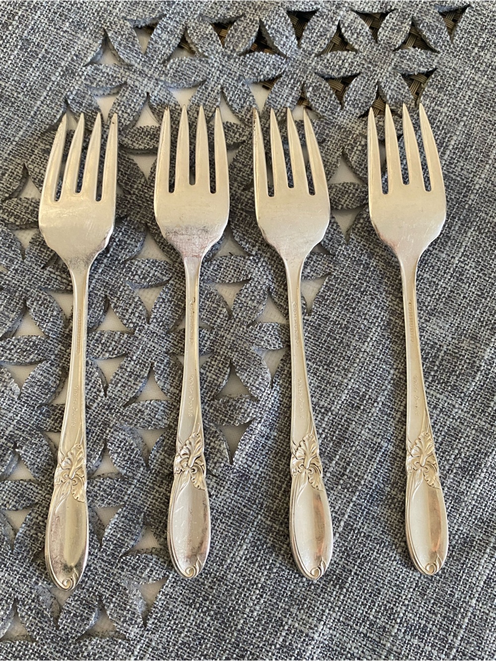 Oneida Coommunity Vintage-Style Silver Flatware Set with Floral Handles - Silver - Picture 11 of 16